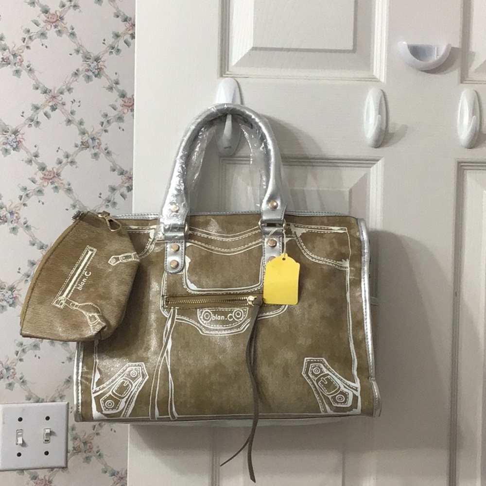 SALE on Shoulder Bag w/ Jean Design w/ many features incl. long extra strap. - Picture 4 of 8